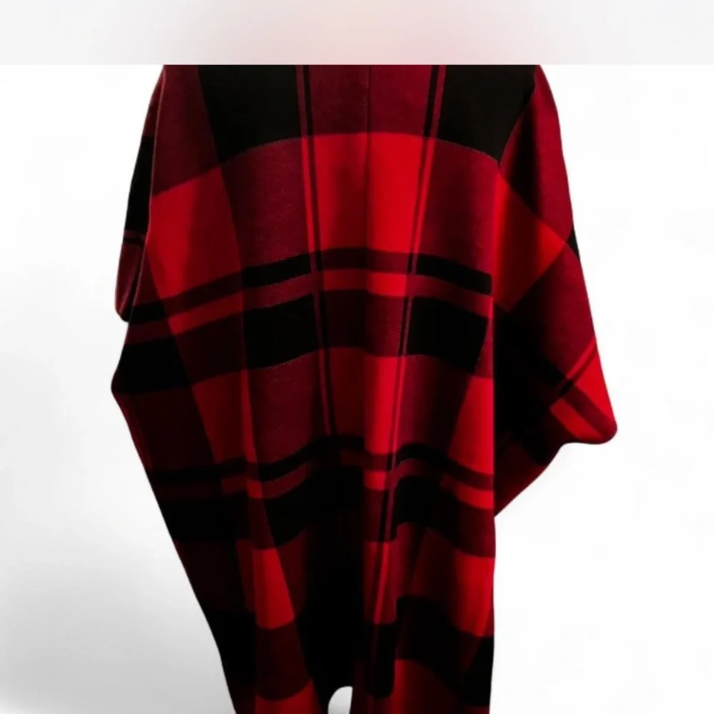 Tommy Hilfiger Chic Red and Black Plaid Poncho toggle closure.